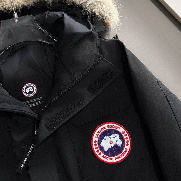 Canada Goose Men's Coat，Very comfortable to wear - Picture 4 of 8